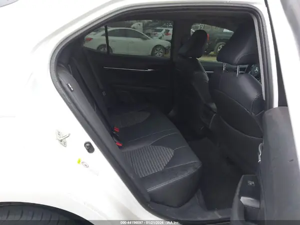 4T1B11HK1JU106867 2018 TOYOTA CAMRY - Image 8