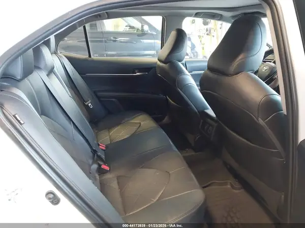 4T1B11HK1JU107548 2018 TOYOTA CAMRY - Image 8