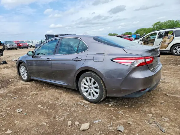 4T1B11HK1JU107789 2018 TOYOTA CAMRY - Image 2