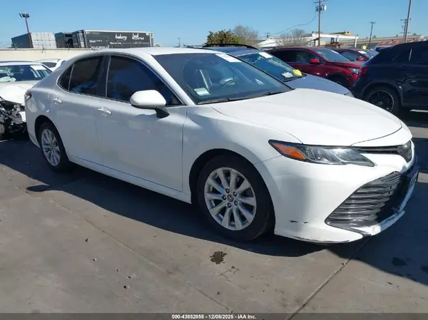 4T1B11HK1JU108019 2018 TOYOTA CAMRY - Image 1