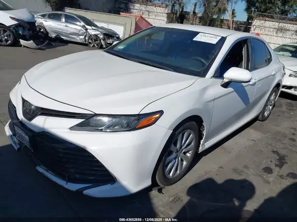 4T1B11HK1JU108019 2018 TOYOTA CAMRY - Image 2