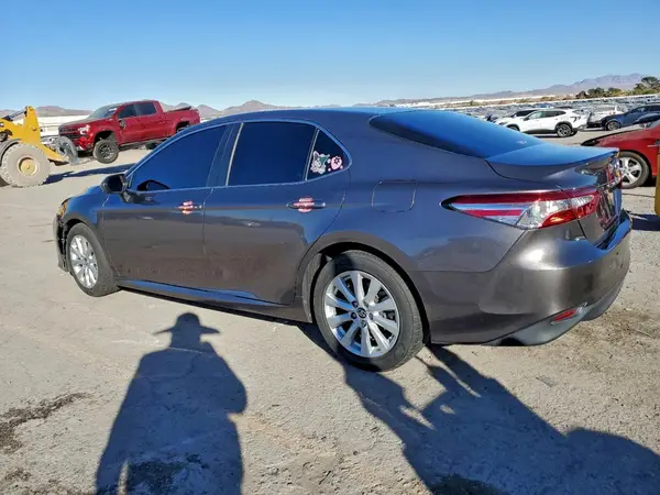 4T1B11HK1JU108778 2018 TOYOTA CAMRY - Image 2