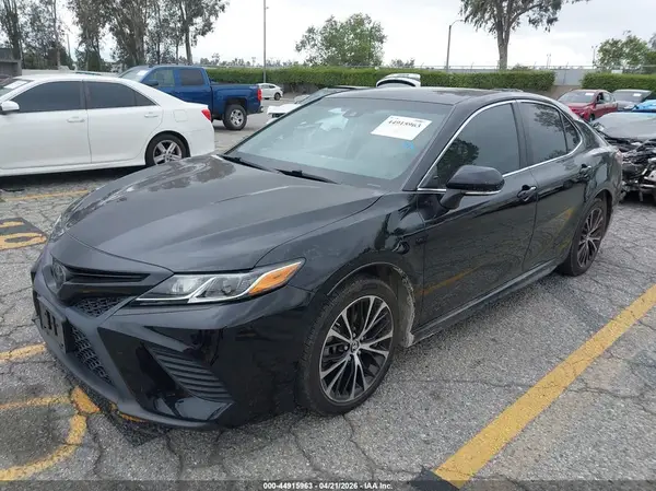 4T1B11HK1JU108795 2018 TOYOTA CAMRY - Image 2