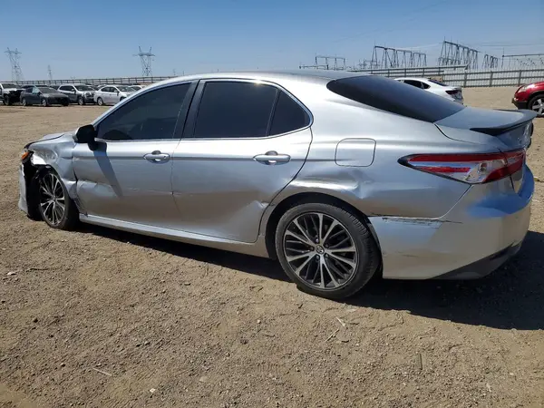 4T1B11HK1JU108828 2018 TOYOTA CAMRY - Image 2