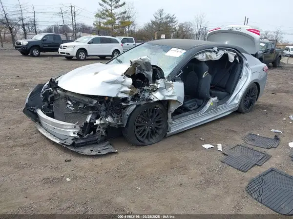 4T1B11HK1JU108862 2018 TOYOTA CAMRY - Image 2