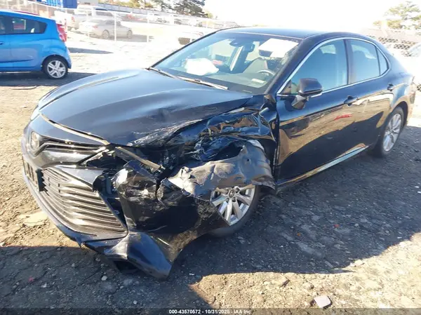 4T1B11HK1JU109753 2018 TOYOTA CAMRY - Image 2