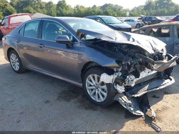 4T1B11HK1JU110336 2018 TOYOTA CAMRY - Image 1