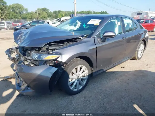 4T1B11HK1JU110336 2018 TOYOTA CAMRY - Image 2