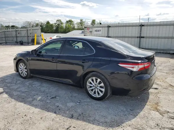 4T1B11HK1JU110580 2018 TOYOTA CAMRY - Image 2
