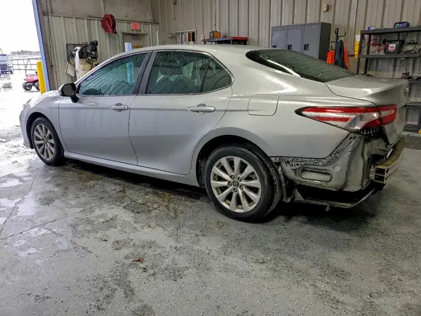 4T1B11HK1JU113785 2018 TOYOTA CAMRY - Image 2