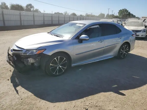 4T1B11HK1JU113852 2018 TOYOTA CAMRY - Image 1