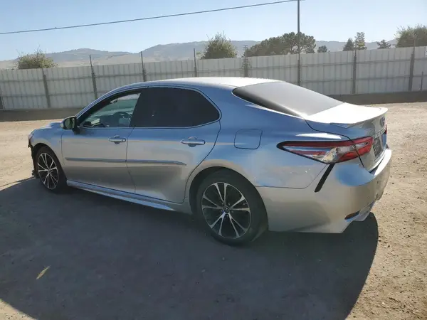 4T1B11HK1JU113852 2018 TOYOTA CAMRY - Image 2