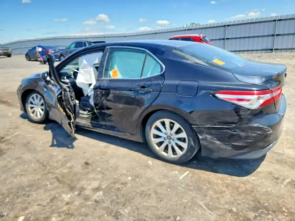 4T1B11HK1JU114127 2018 TOYOTA CAMRY - Image 2