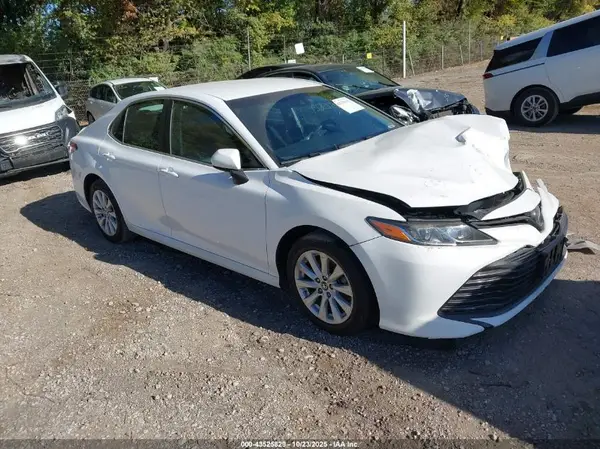 4T1B11HK1JU114175 2018 TOYOTA CAMRY - Image 1