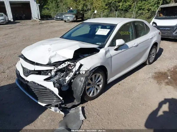 4T1B11HK1JU114175 2018 TOYOTA CAMRY - Image 2