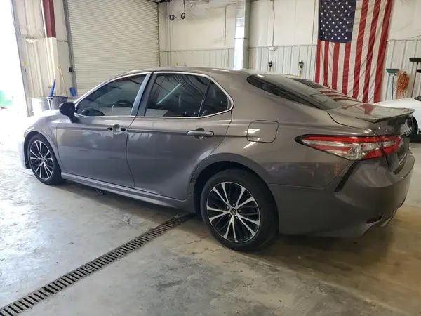 4T1B11HK1JU114225 2018 TOYOTA CAMRY - Image 2