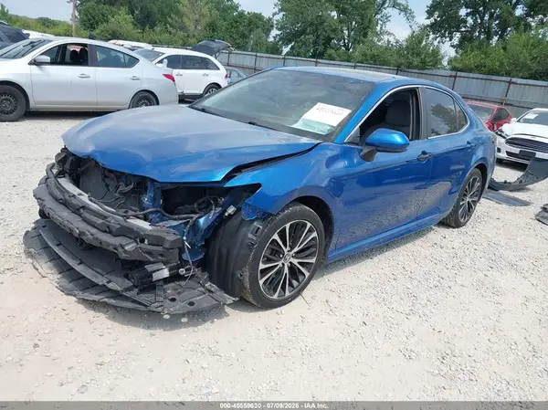 4T1B11HK1JU114757 2018 TOYOTA CAMRY - Image 2