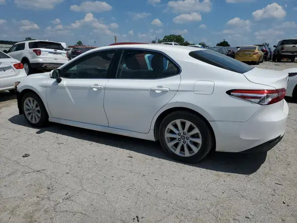 4T1B11HK1JU115732 2018 TOYOTA CAMRY - Image 2