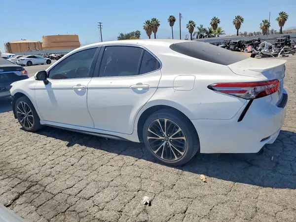 4T1B11HK1JU116119 2018 TOYOTA CAMRY - Image 2