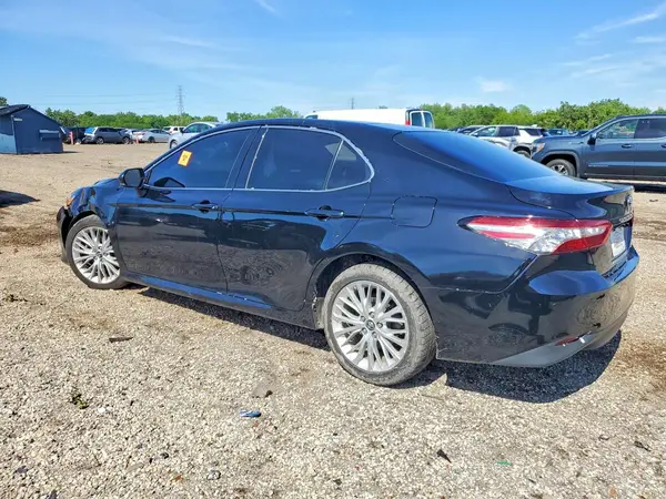 4T1B11HK1JU117142 2018 TOYOTA CAMRY - Image 2