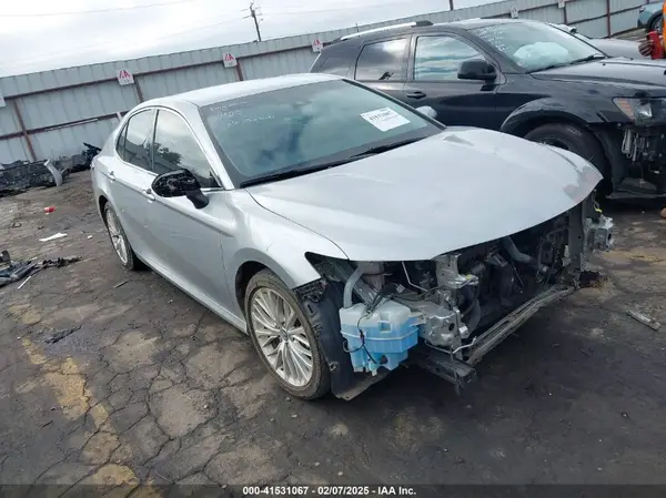 4T1B11HK1JU117240 2018 TOYOTA CAMRY - Image 1