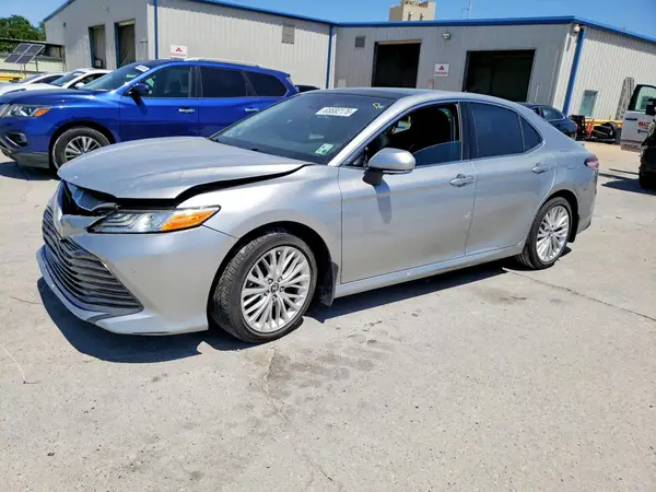 4T1B11HK1JU118145 2018 TOYOTA CAMRY - Image 1