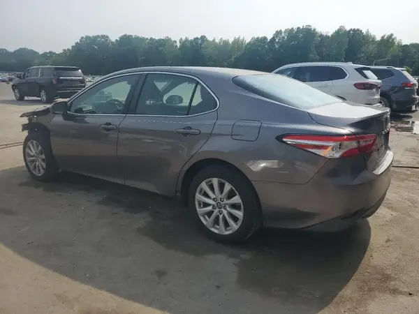 4T1B11HK1JU118582 2018 TOYOTA CAMRY - Image 2