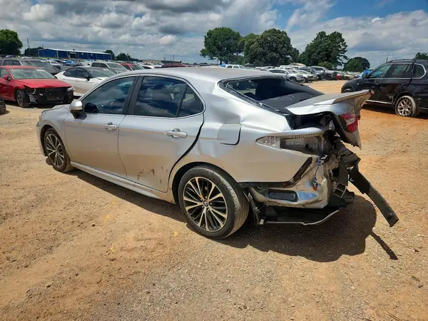 4T1B11HK1JU118632 2018 TOYOTA CAMRY - Image 2