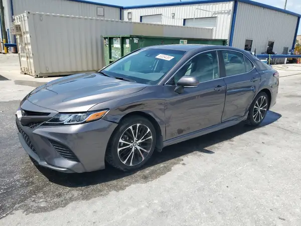 4T1B11HK1JU120140 2018 TOYOTA CAMRY - Image 1