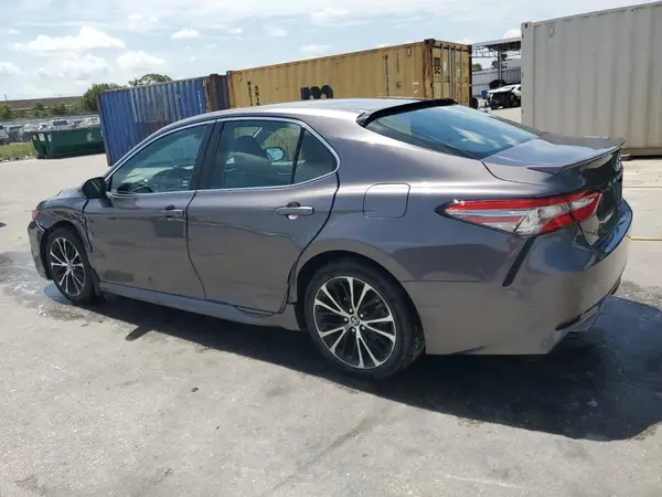 4T1B11HK1JU120140 2018 TOYOTA CAMRY - Image 2