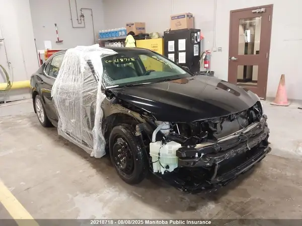 4T1B11HK1JU120171 2018 TOYOTA CAMRY - Image 1