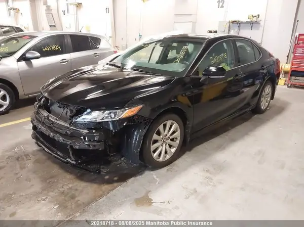 4T1B11HK1JU120171 2018 TOYOTA CAMRY - Image 2