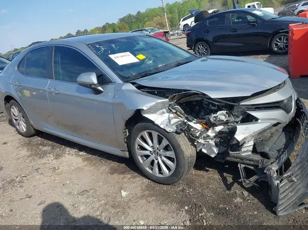 4T1B11HK1JU122664 2018 TOYOTA CAMRY - Image 1