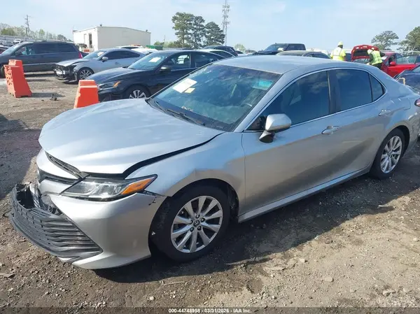 4T1B11HK1JU122664 2018 TOYOTA CAMRY - Image 2