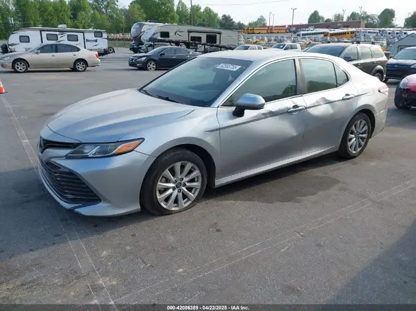 4T1B11HK1JU122728 2018 TOYOTA CAMRY - Image 2