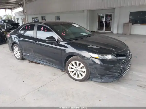 4T1B11HK1JU123054 2018 TOYOTA CAMRY - Image 1