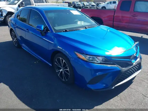 4T1B11HK1JU123118 2018 TOYOTA CAMRY - Image 1