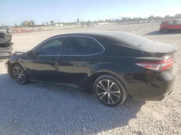 4T1B11HK1JU123734 2018 TOYOTA CAMRY - Image 2