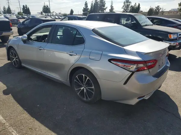 4T1B11HK1JU127329 2018 TOYOTA CAMRY - Image 2