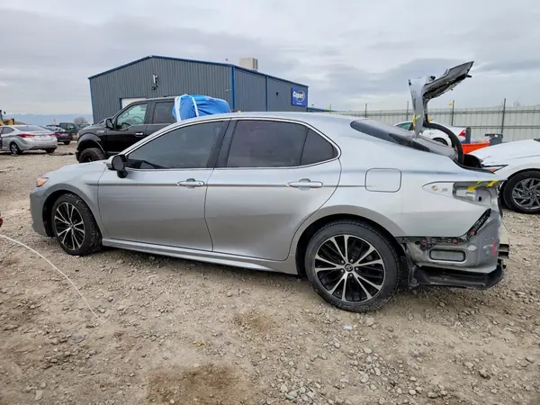 4T1B11HK1JU127718 2018 TOYOTA CAMRY - Image 2