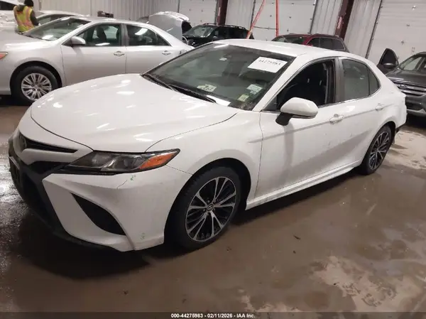 4T1B11HK1JU127783 2018 TOYOTA CAMRY - Image 2