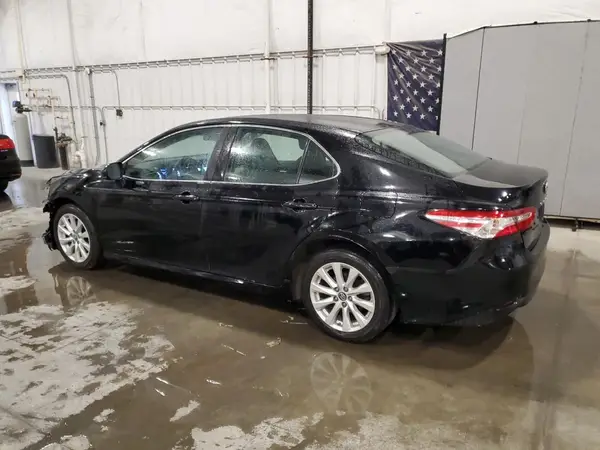 4T1B11HK1JU128898 2018 TOYOTA CAMRY - Image 2