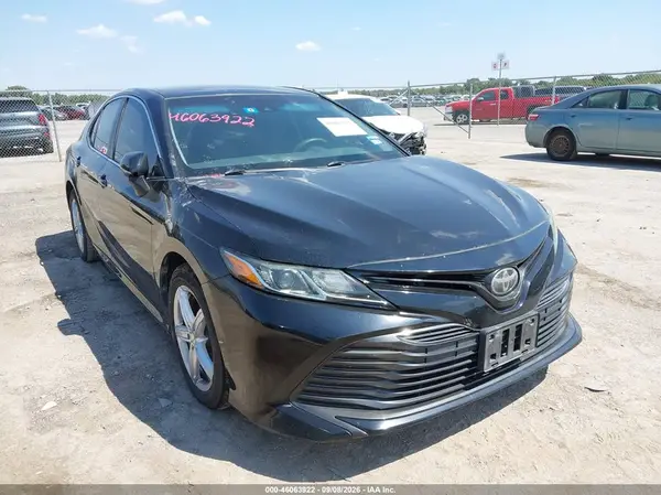 4T1B11HK1JU129307 2018 TOYOTA CAMRY - Image 1