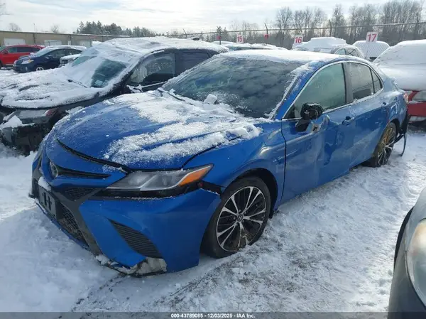 4T1B11HK1JU129811 2018 TOYOTA CAMRY - Image 2