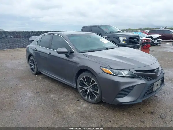 4T1B11HK1JU129954 2018 TOYOTA CAMRY - Image 1
