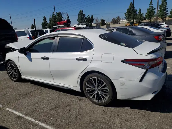 4T1B11HK1JU132126 2018 TOYOTA CAMRY - Image 2