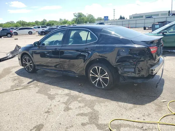 4T1B11HK1JU132210 2018 TOYOTA CAMRY - Image 2