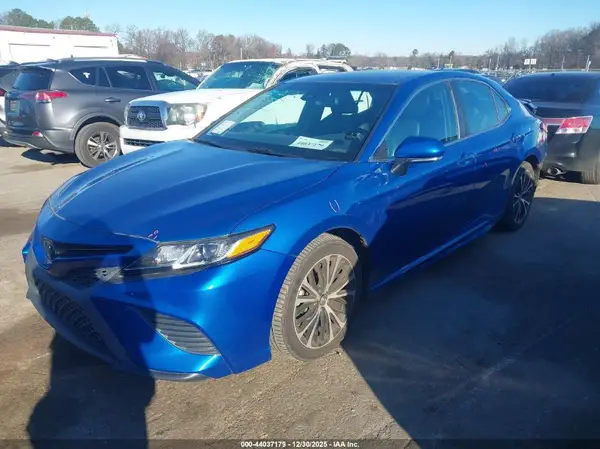 4T1B11HK1JU132286 2018 TOYOTA CAMRY - Image 2