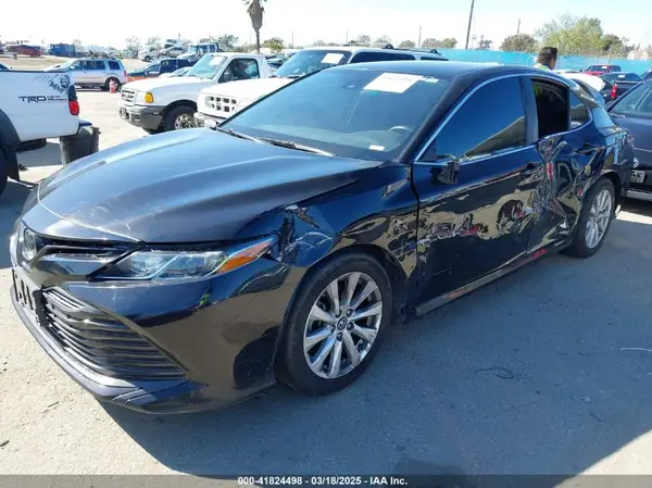 4T1B11HK1JU132420 2018 TOYOTA CAMRY - Image 2