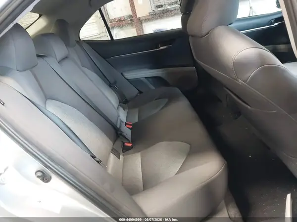 4T1B11HK1JU132501 2018 TOYOTA CAMRY - Image 8